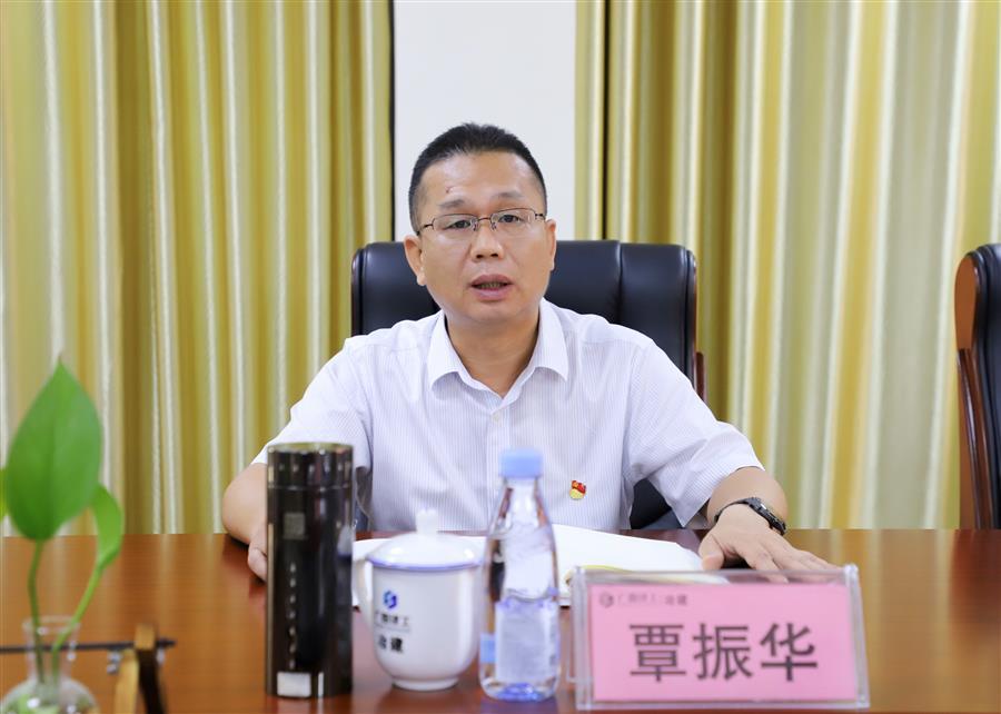 医生掀开奶罩边躁边狠狠躁视频