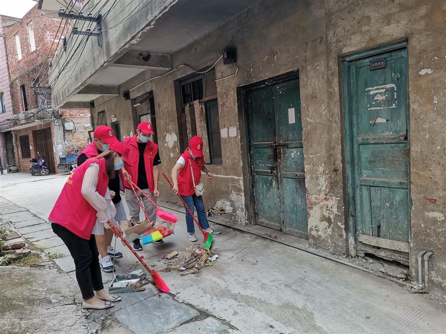 医生掀开奶罩边躁边狠狠躁视频