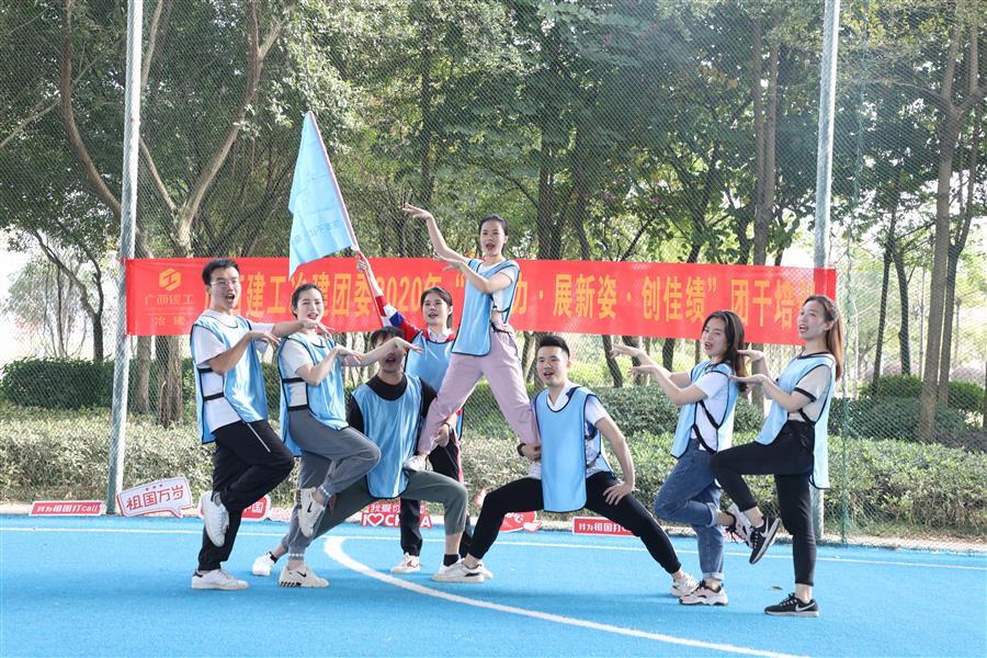 医生掀开奶罩边躁边狠狠躁视频