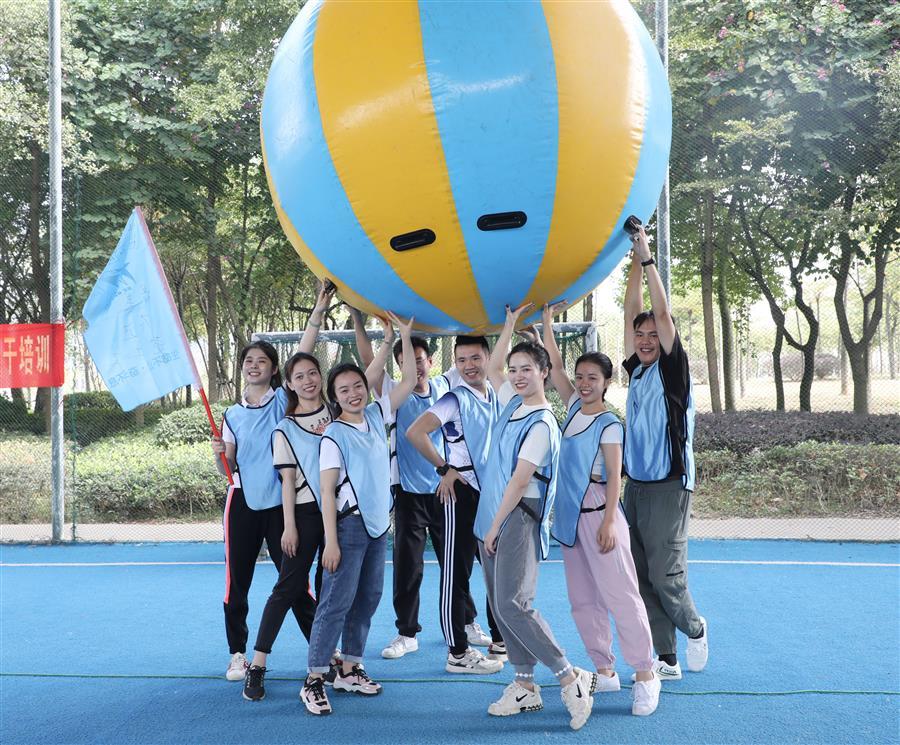 医生掀开奶罩边躁边狠狠躁视频