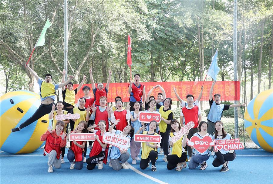 医生掀开奶罩边躁边狠狠躁视频