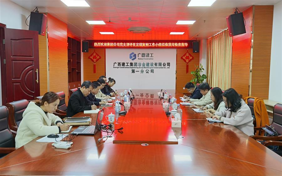 医生掀开奶罩边躁边狠狠躁视频