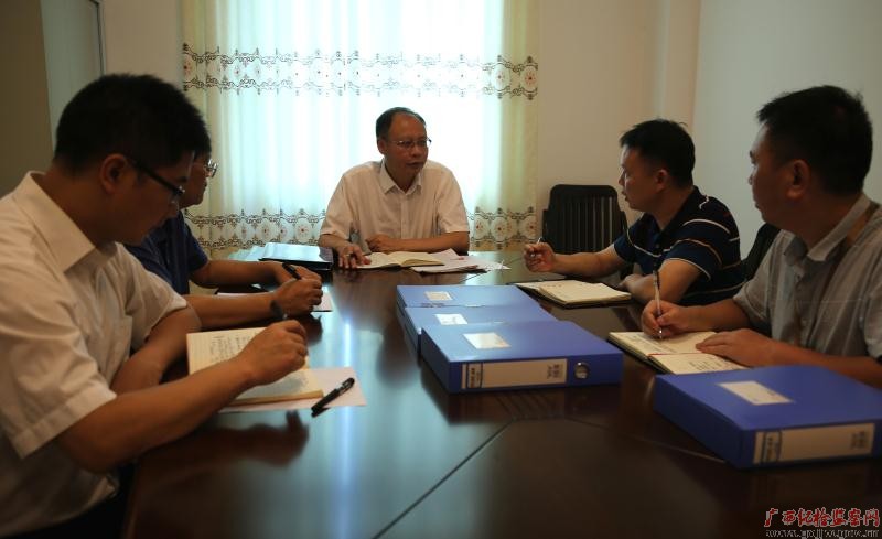 医生掀开奶罩边躁边狠狠躁视频