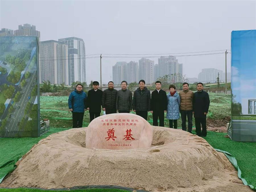医生掀开奶罩边躁边狠狠躁视频
