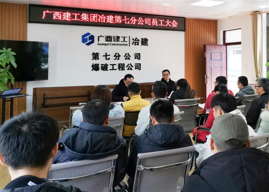 医生掀开奶罩边躁边狠狠躁视频