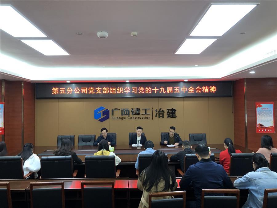 医生掀开奶罩边躁边狠狠躁视频