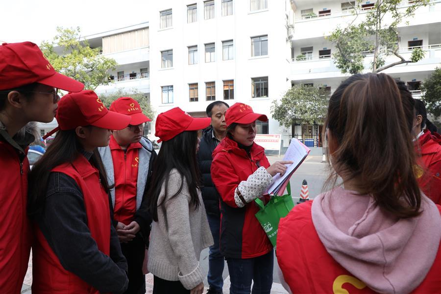 医生掀开奶罩边躁边狠狠躁视频