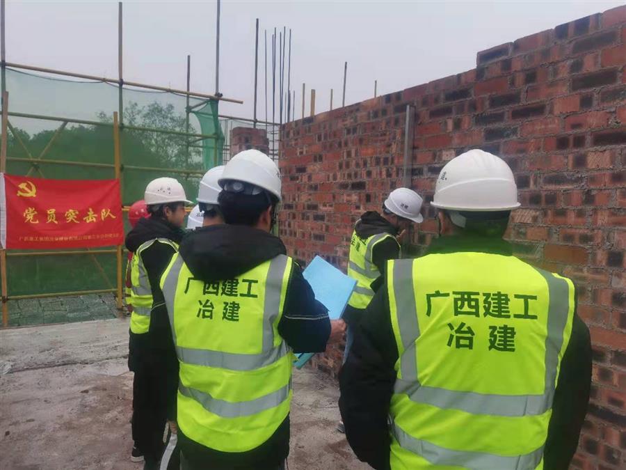 医生掀开奶罩边躁边狠狠躁视频