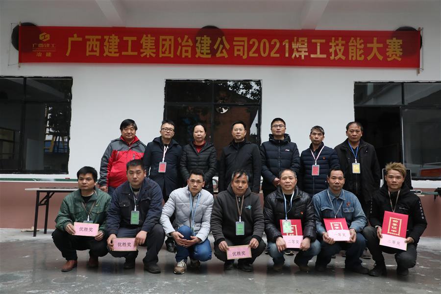 医生掀开奶罩边躁边狠狠躁视频