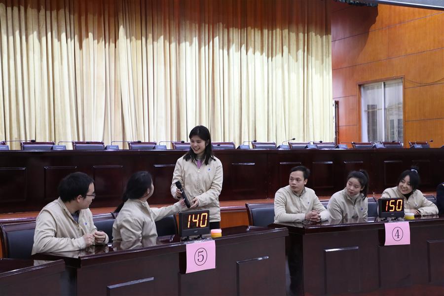 医生掀开奶罩边躁边狠狠躁视频