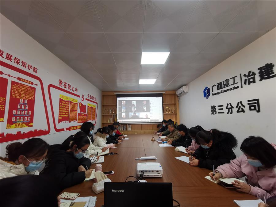 医生掀开奶罩边躁边狠狠躁视频
