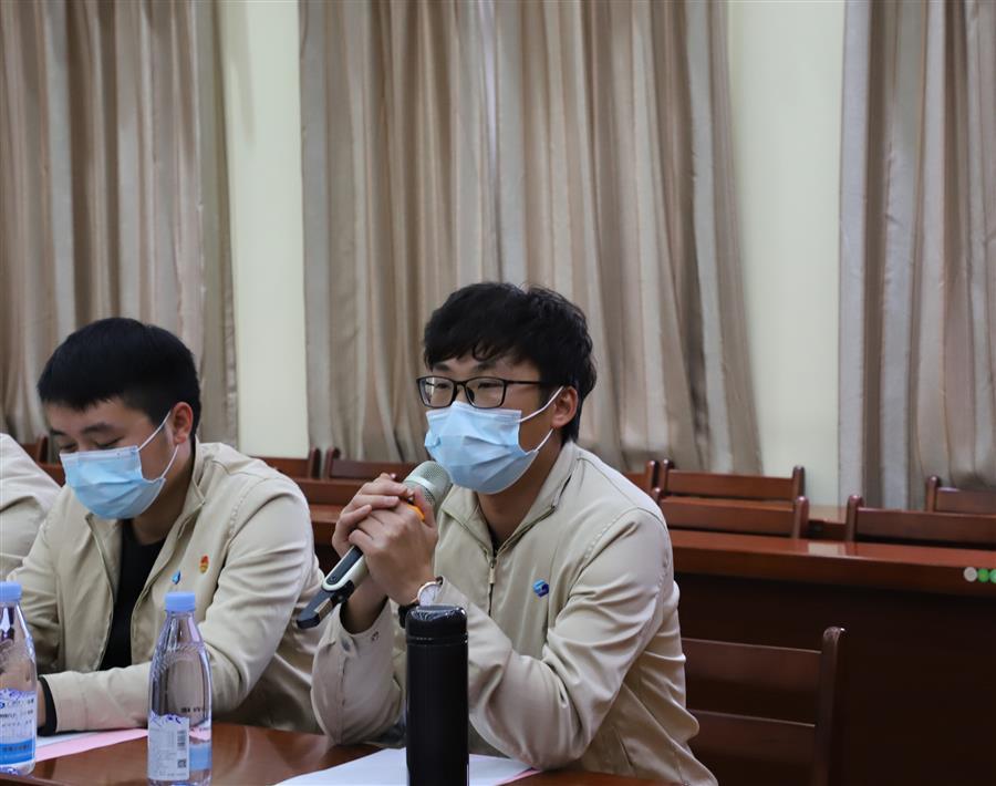 医生掀开奶罩边躁边狠狠躁视频