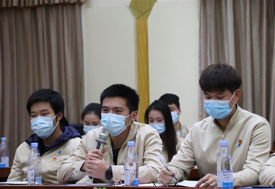 医生掀开奶罩边躁边狠狠躁视频