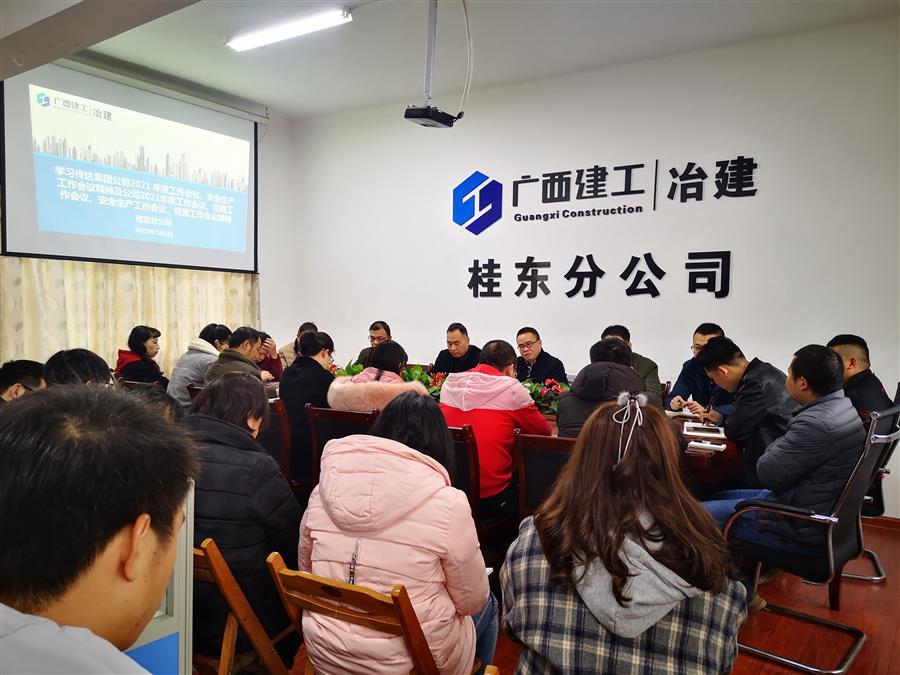医生掀开奶罩边躁边狠狠躁视频