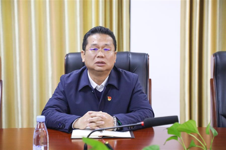 医生掀开奶罩边躁边狠狠躁视频