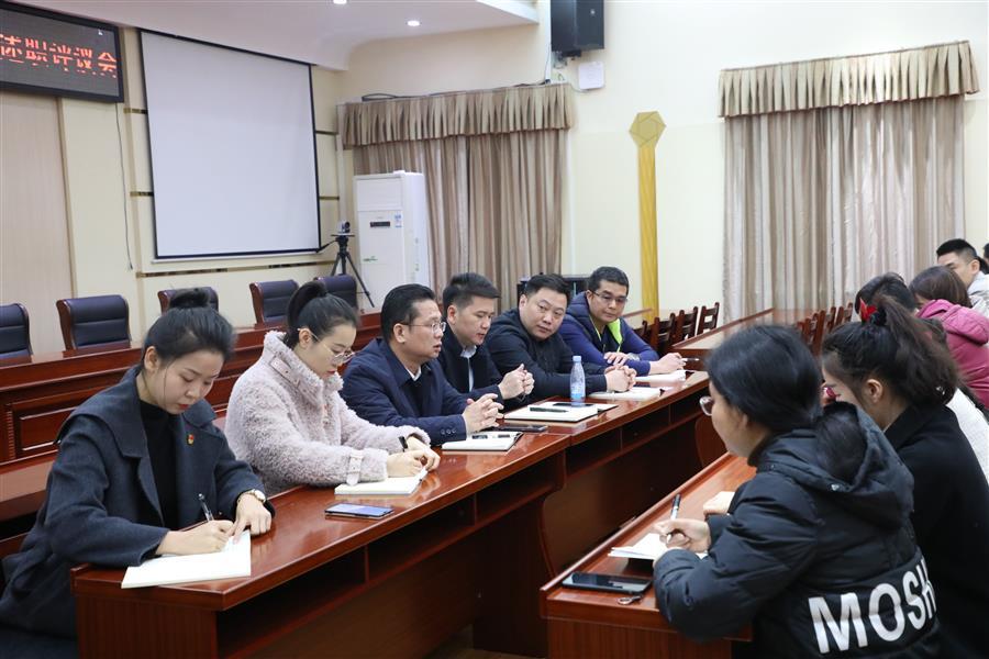 医生掀开奶罩边躁边狠狠躁视频