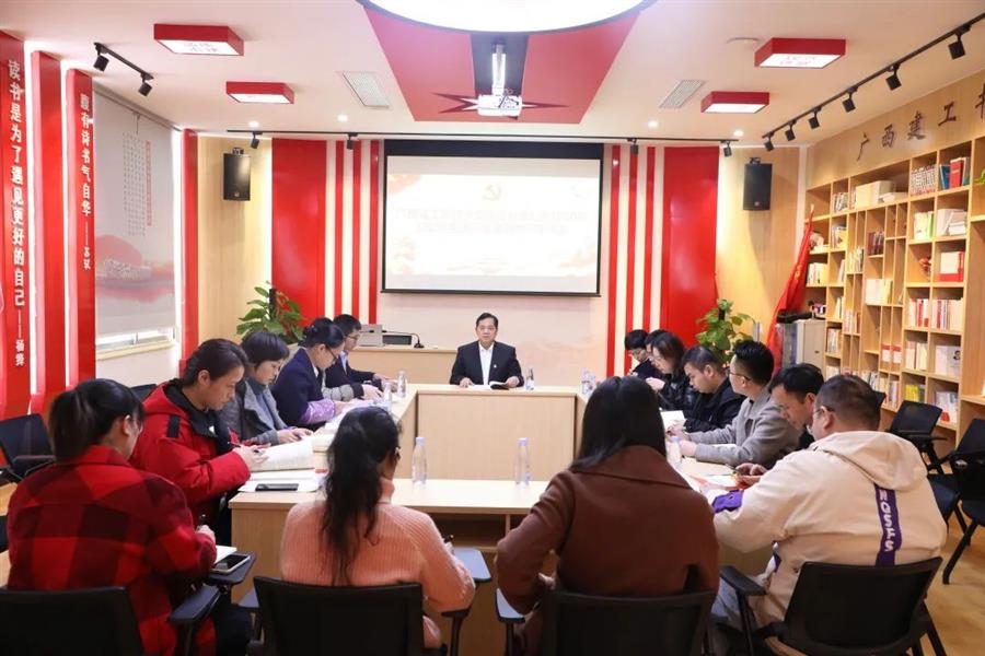 医生掀开奶罩边躁边狠狠躁视频