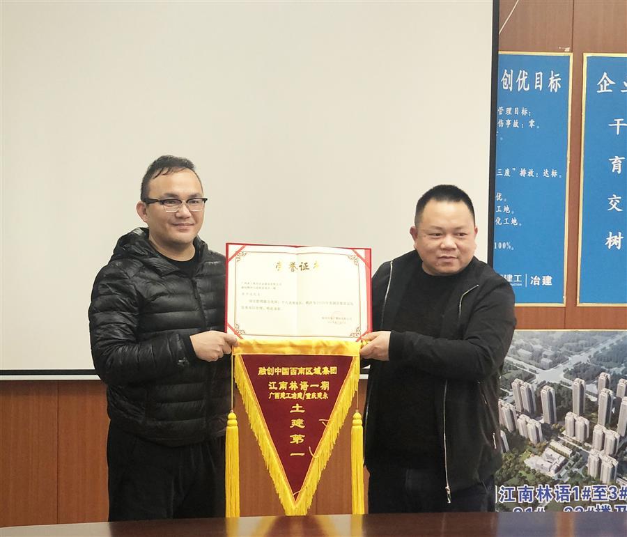 医生掀开奶罩边躁边狠狠躁视频