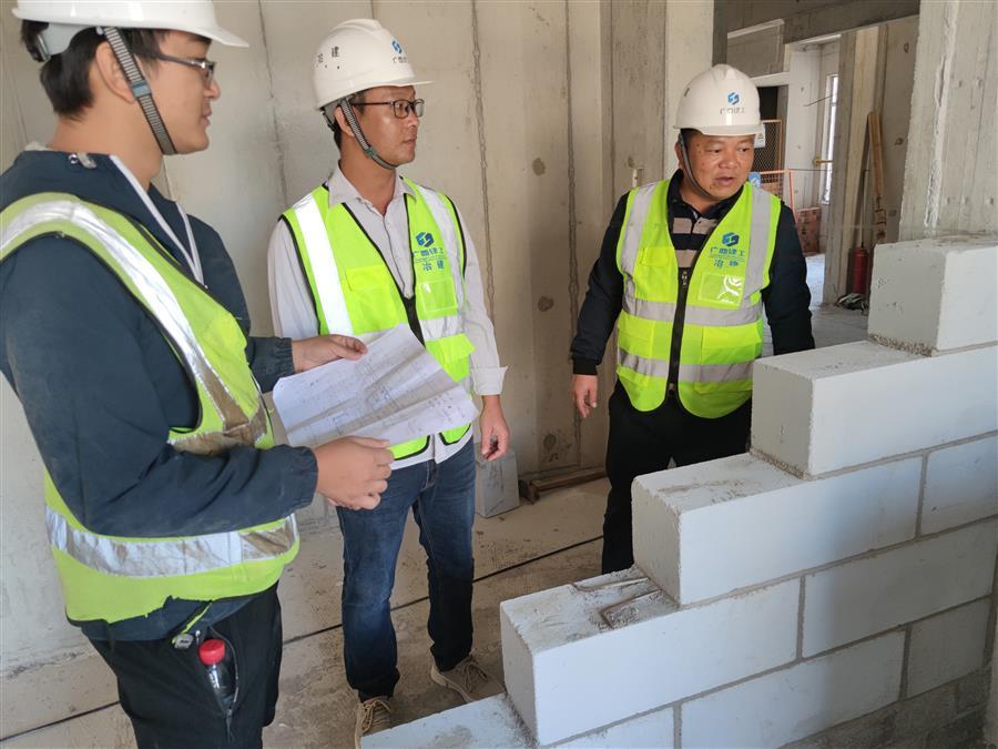 医生掀开奶罩边躁边狠狠躁视频