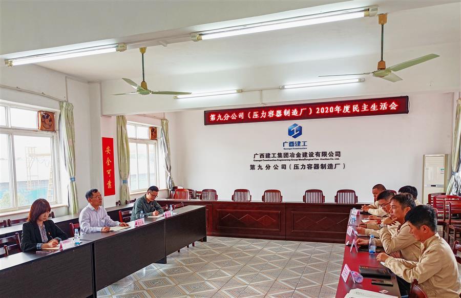 医生掀开奶罩边躁边狠狠躁视频