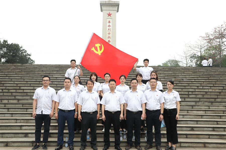 医生掀开奶罩边躁边狠狠躁视频