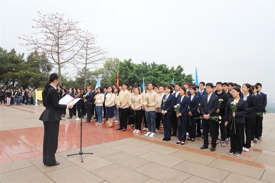 医生掀开奶罩边躁边狠狠躁视频