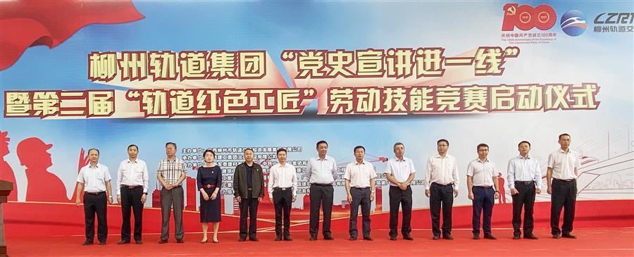 医生掀开奶罩边躁边狠狠躁视频