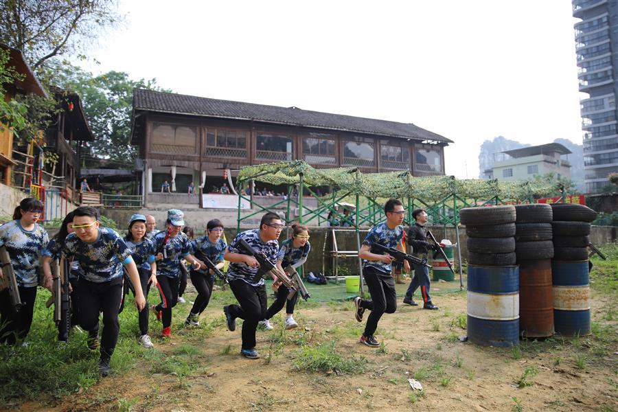 医生掀开奶罩边躁边狠狠躁视频