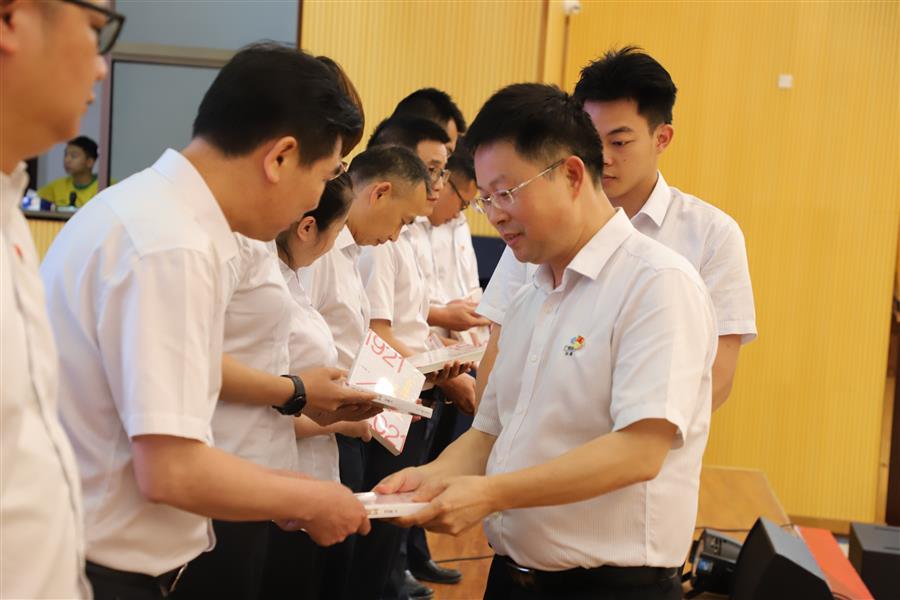 医生掀开奶罩边躁边狠狠躁视频