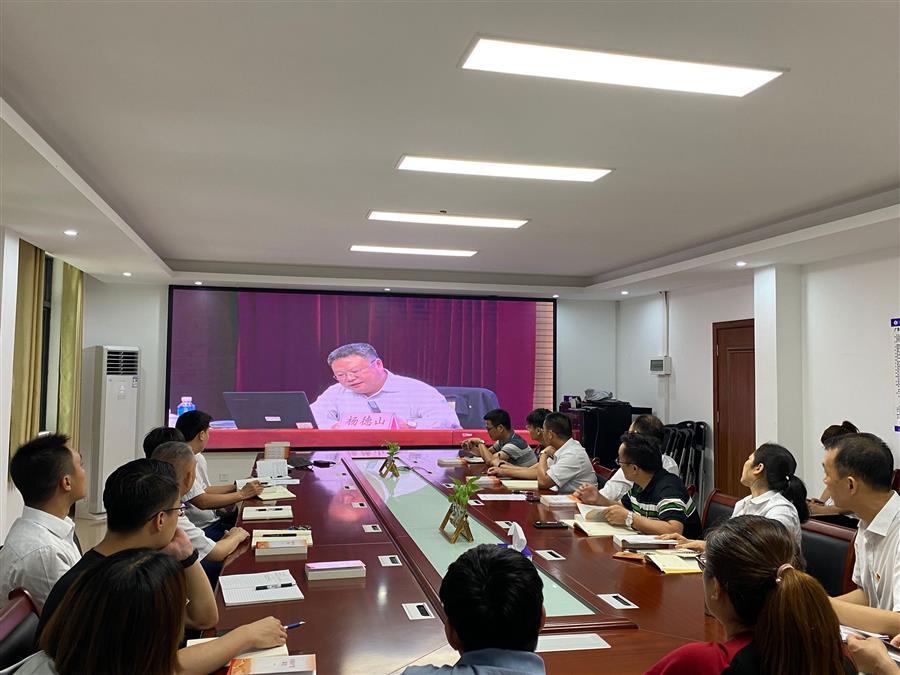 医生掀开奶罩边躁边狠狠躁视频