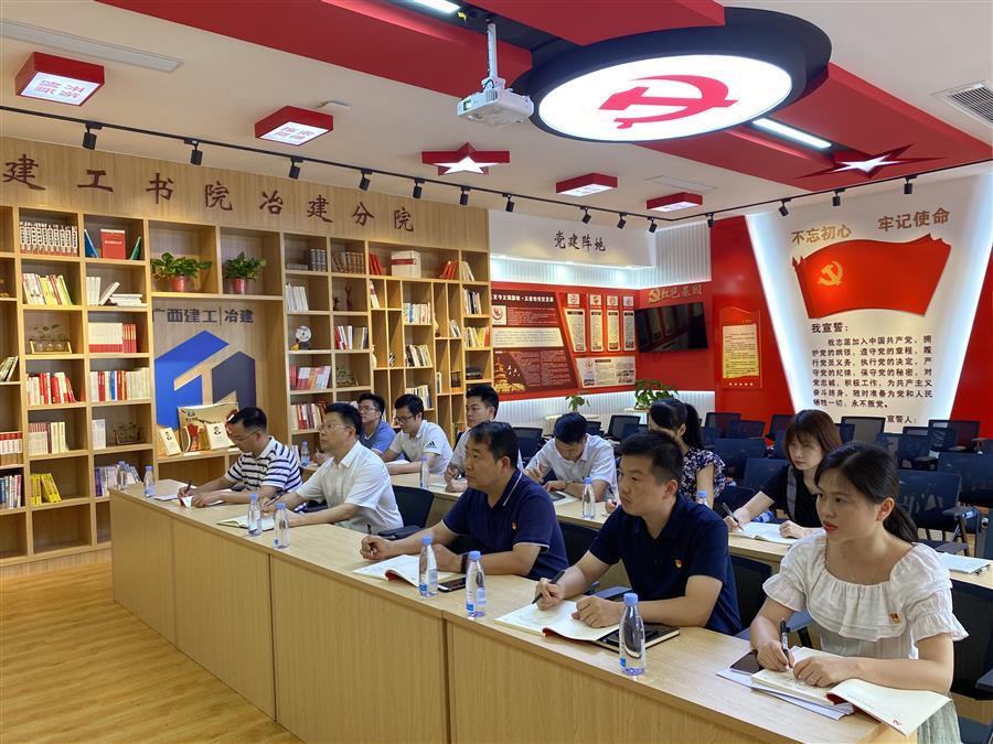 医生掀开奶罩边躁边狠狠躁视频