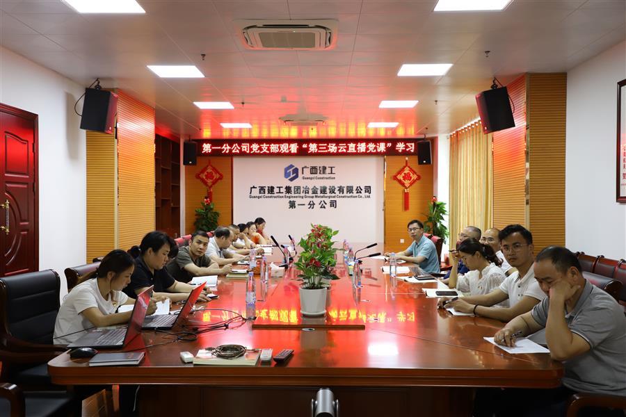 医生掀开奶罩边躁边狠狠躁视频