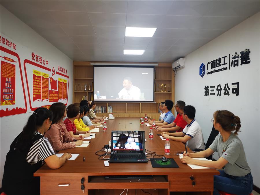 医生掀开奶罩边躁边狠狠躁视频