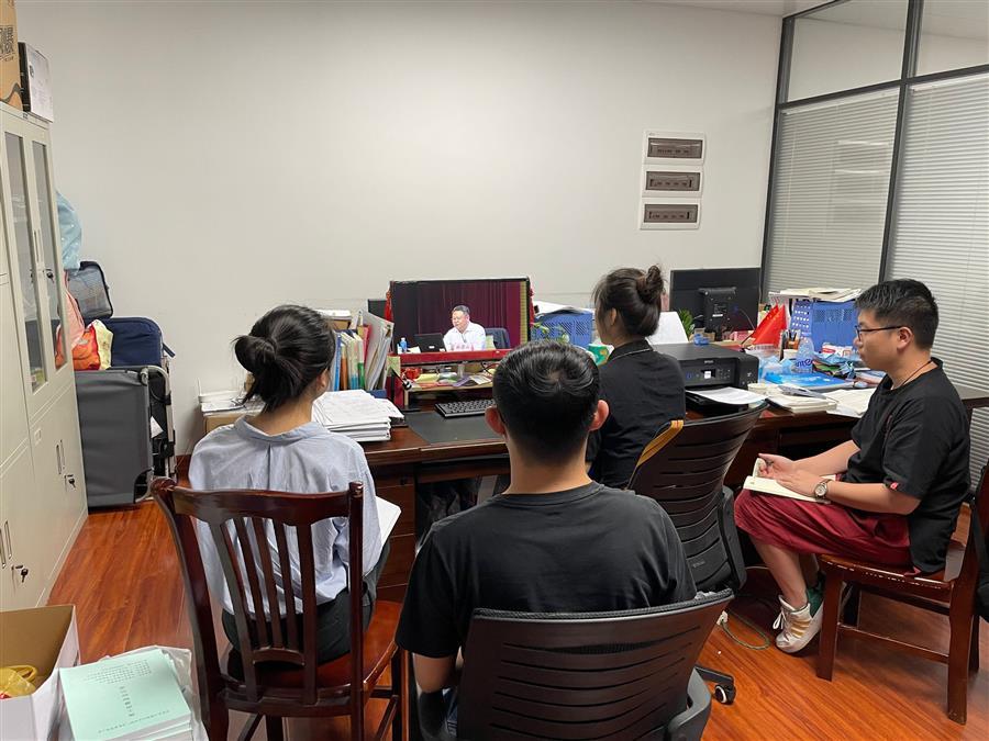 医生掀开奶罩边躁边狠狠躁视频