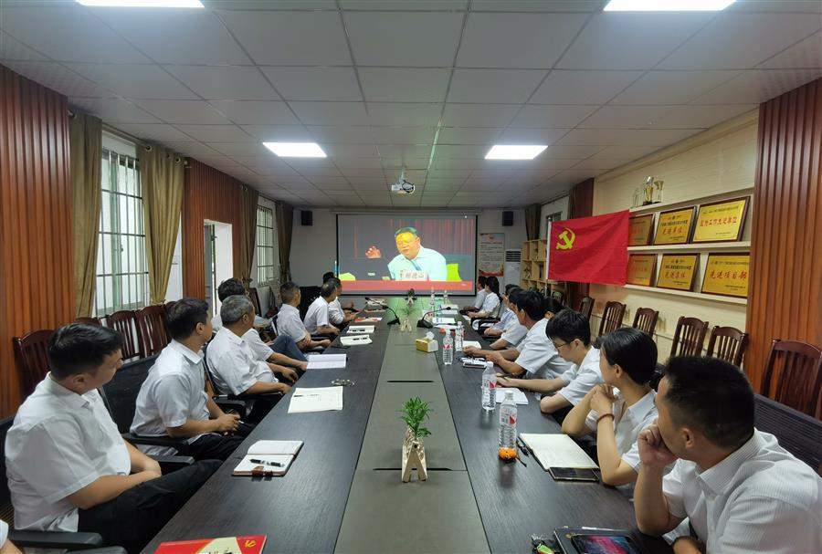 医生掀开奶罩边躁边狠狠躁视频