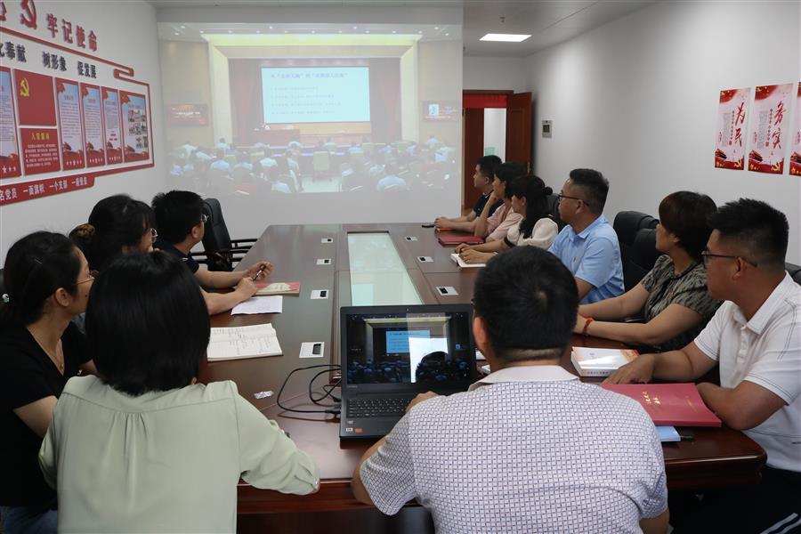 医生掀开奶罩边躁边狠狠躁视频