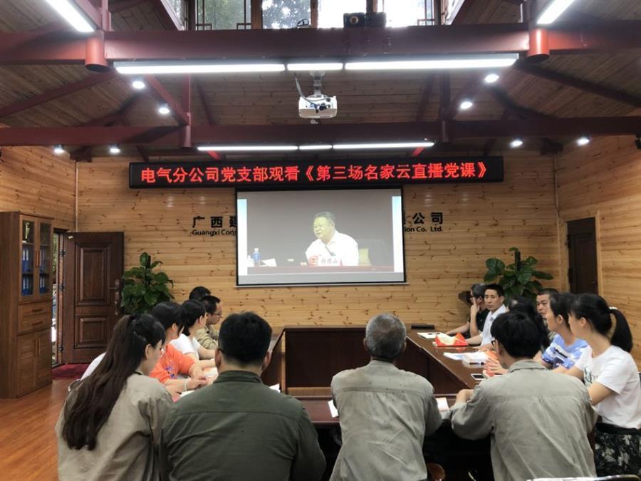 医生掀开奶罩边躁边狠狠躁视频