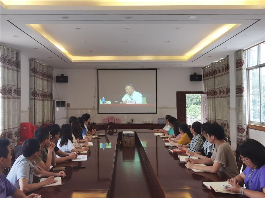 医生掀开奶罩边躁边狠狠躁视频