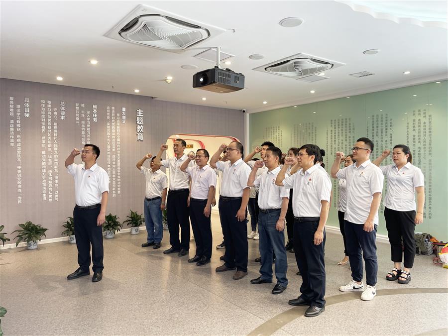 医生掀开奶罩边躁边狠狠躁视频