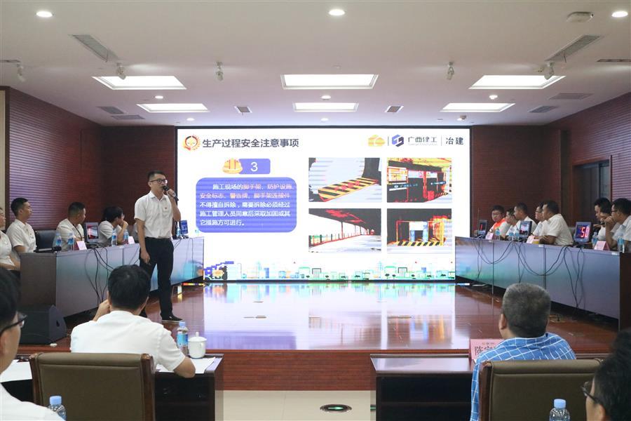 医生掀开奶罩边躁边狠狠躁视频