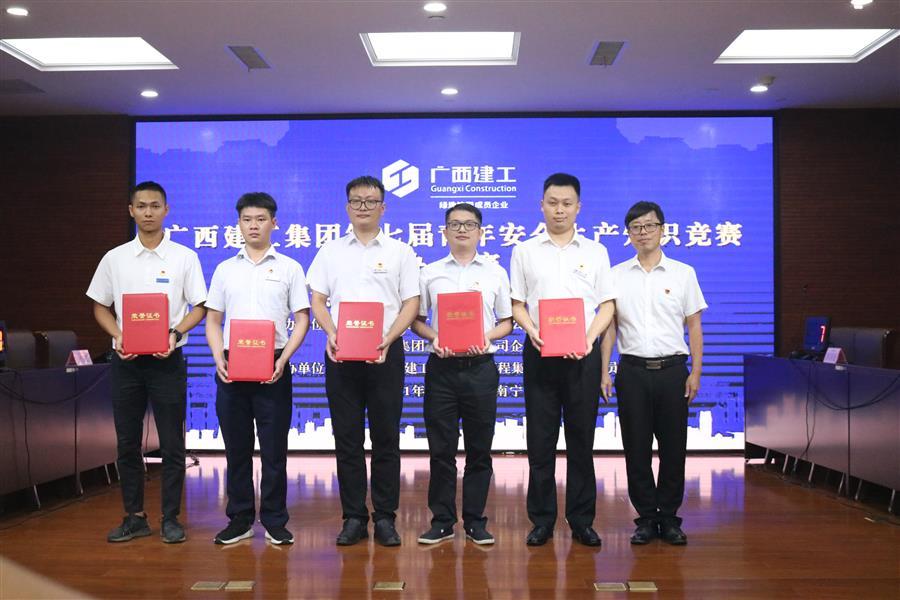 医生掀开奶罩边躁边狠狠躁视频