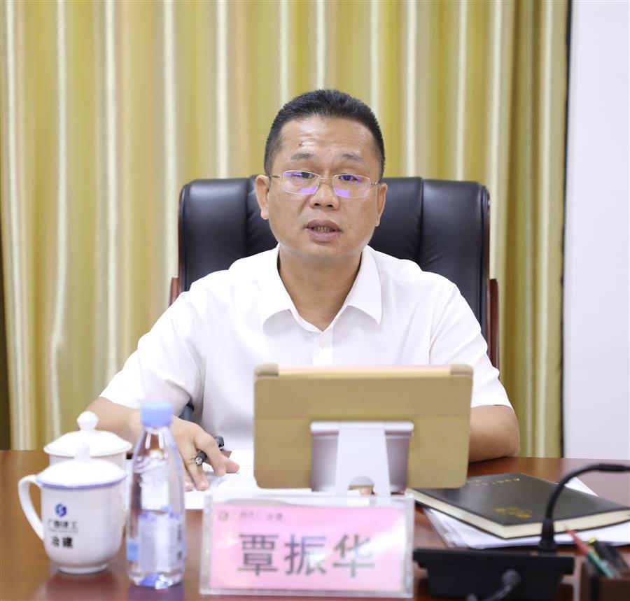 医生掀开奶罩边躁边狠狠躁视频