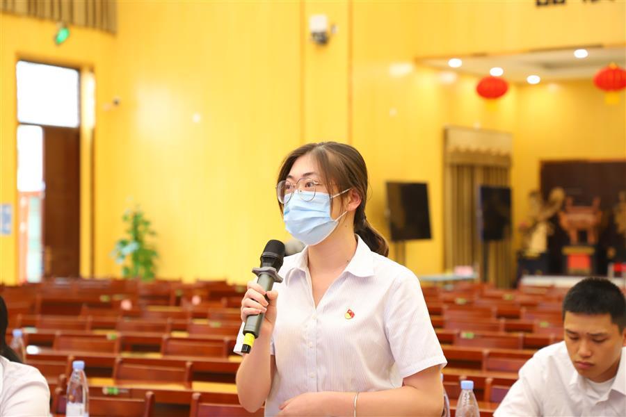 医生掀开奶罩边躁边狠狠躁视频