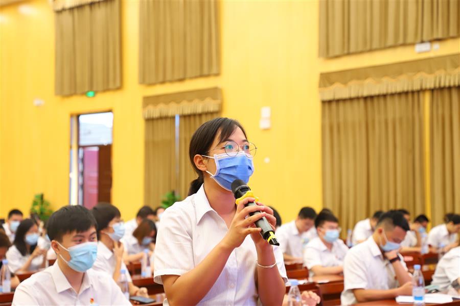 医生掀开奶罩边躁边狠狠躁视频