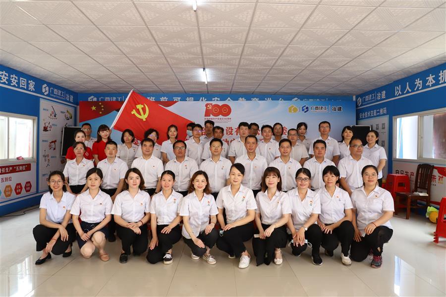 医生掀开奶罩边躁边狠狠躁视频