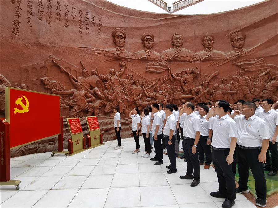 医生掀开奶罩边躁边狠狠躁视频