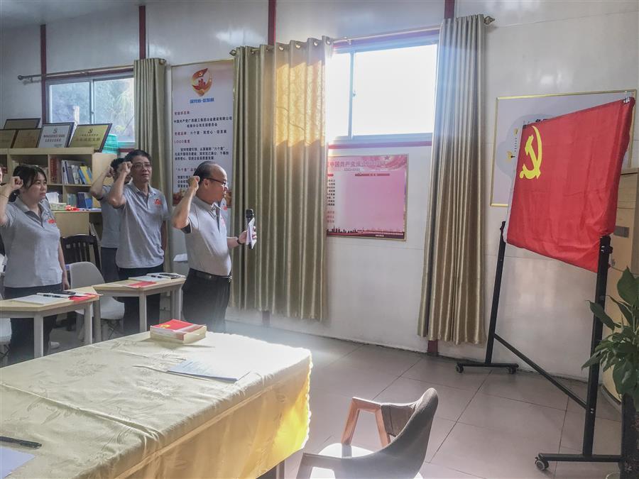 医生掀开奶罩边躁边狠狠躁视频