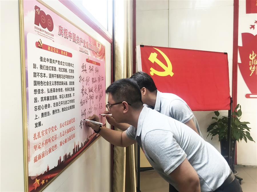 医生掀开奶罩边躁边狠狠躁视频