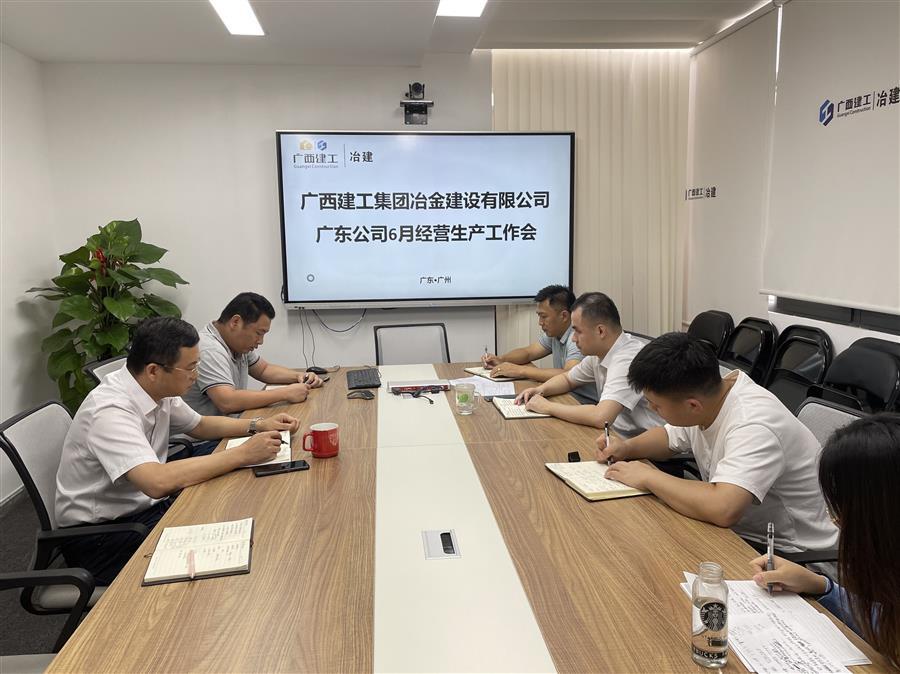 医生掀开奶罩边躁边狠狠躁视频