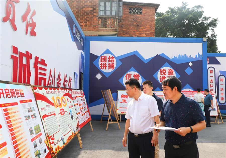 医生掀开奶罩边躁边狠狠躁视频